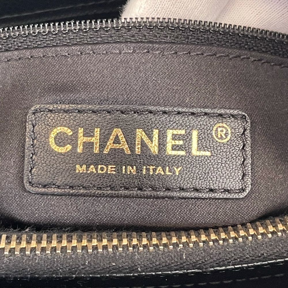 CHANEL GST Tote - Picture 13 of 16